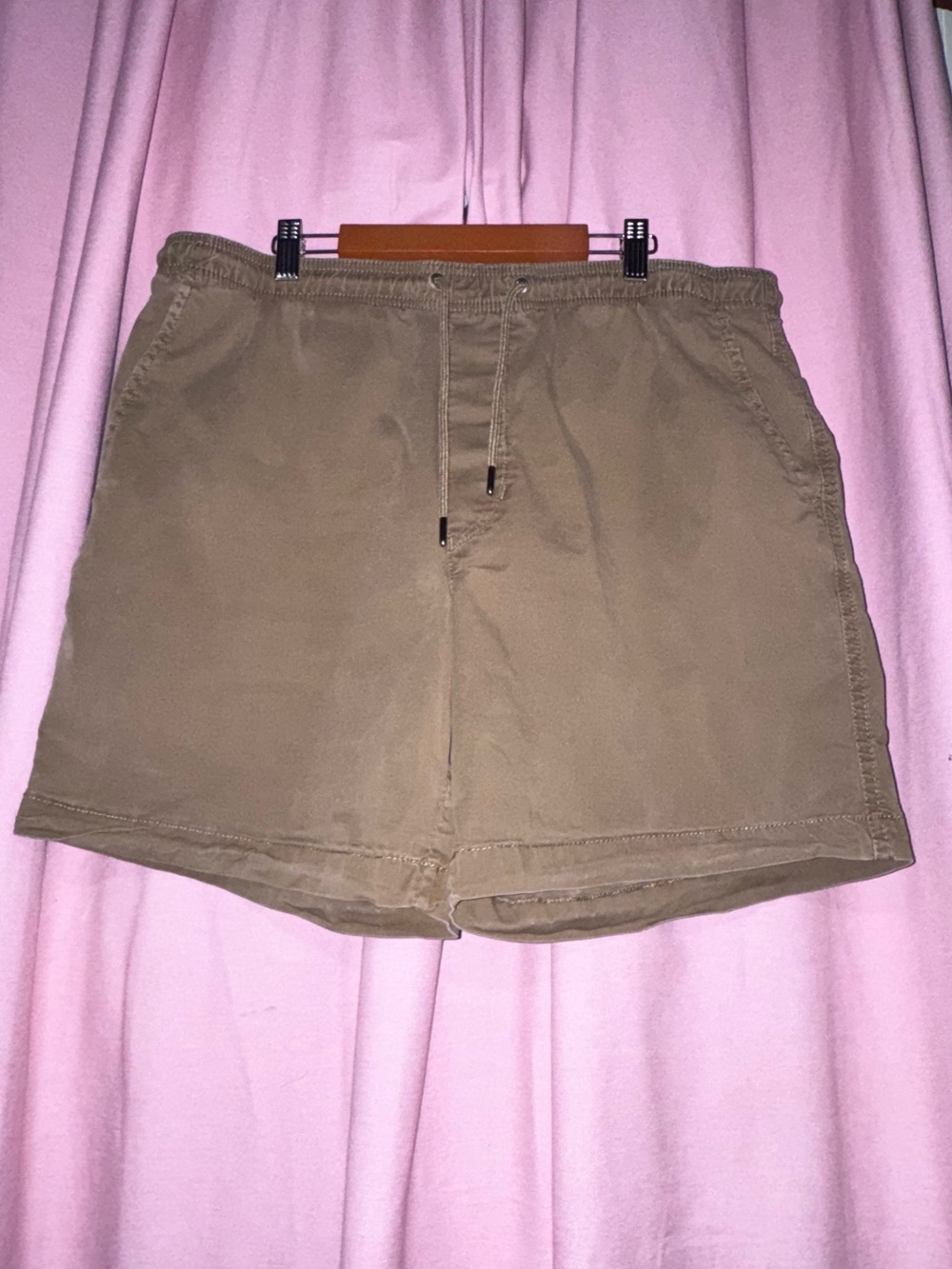 American Eagle Outfitters Men's Drawstring Shorts in Khaki